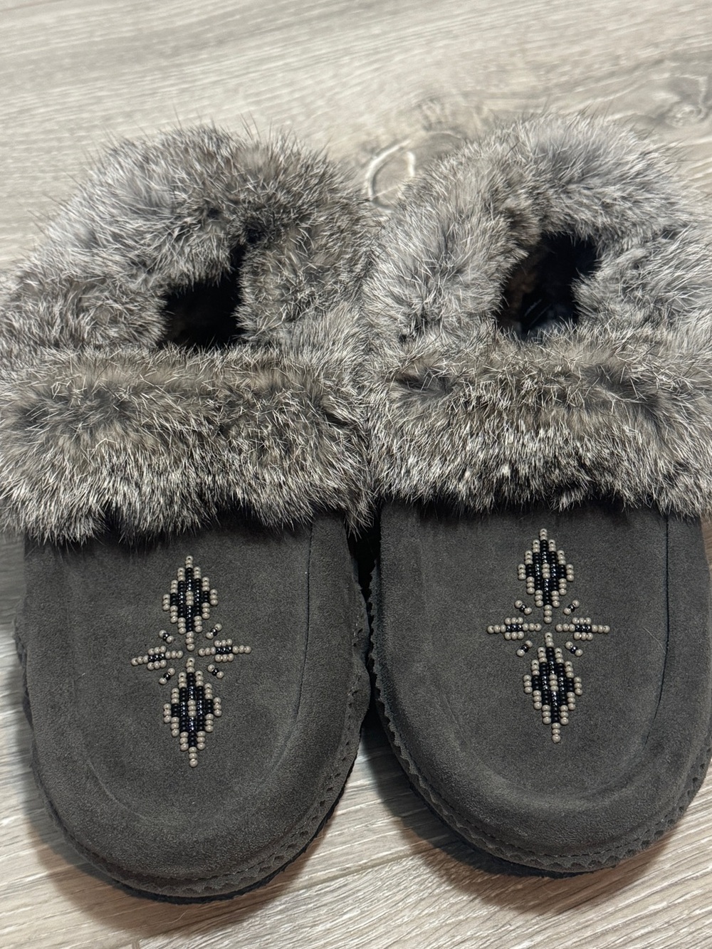 Manitobah Mukluks Traveller Suede Fur Moccasins Charcoal Crepe Sole Size 7 - Picture 2 of 13